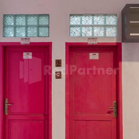 Asri Residence Near Jalan Iskandar Muda Medan Mitra Reddoorz Buitenkant foto
